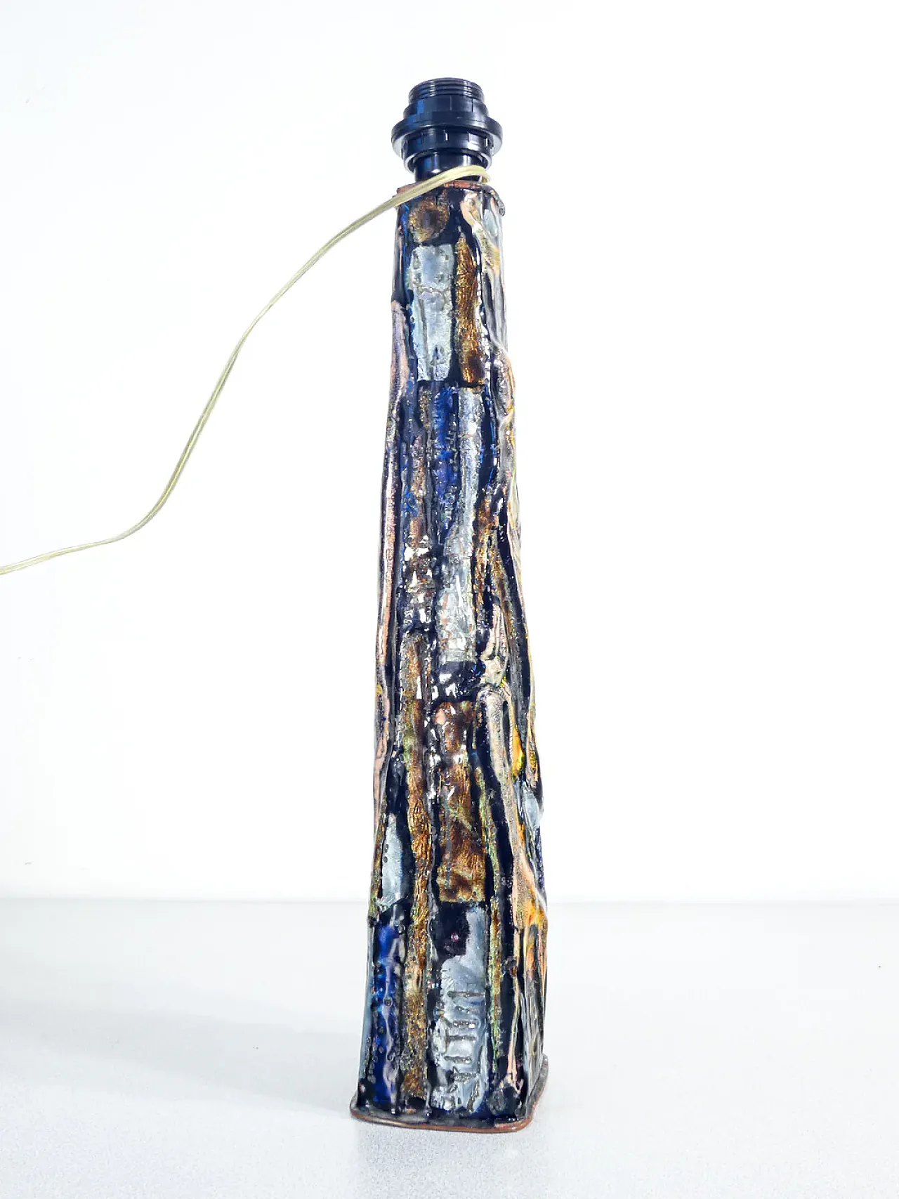 Lampada da tavolo in metallo e smalti, anni '60 9