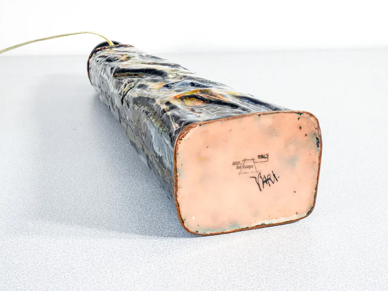 Lampada da tavolo in metallo e smalti, anni '60 14