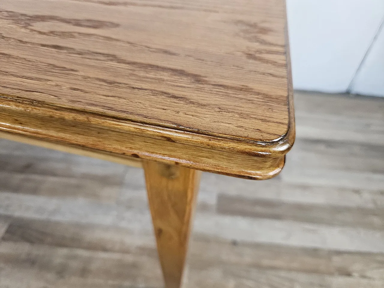 Rectangular beech and oak lounge tablet with the 70s 8