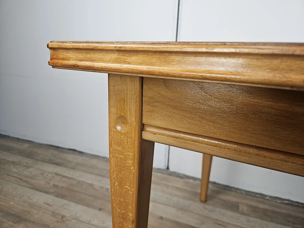 Rectangular beech and oak lounge tablet with the 70s 11