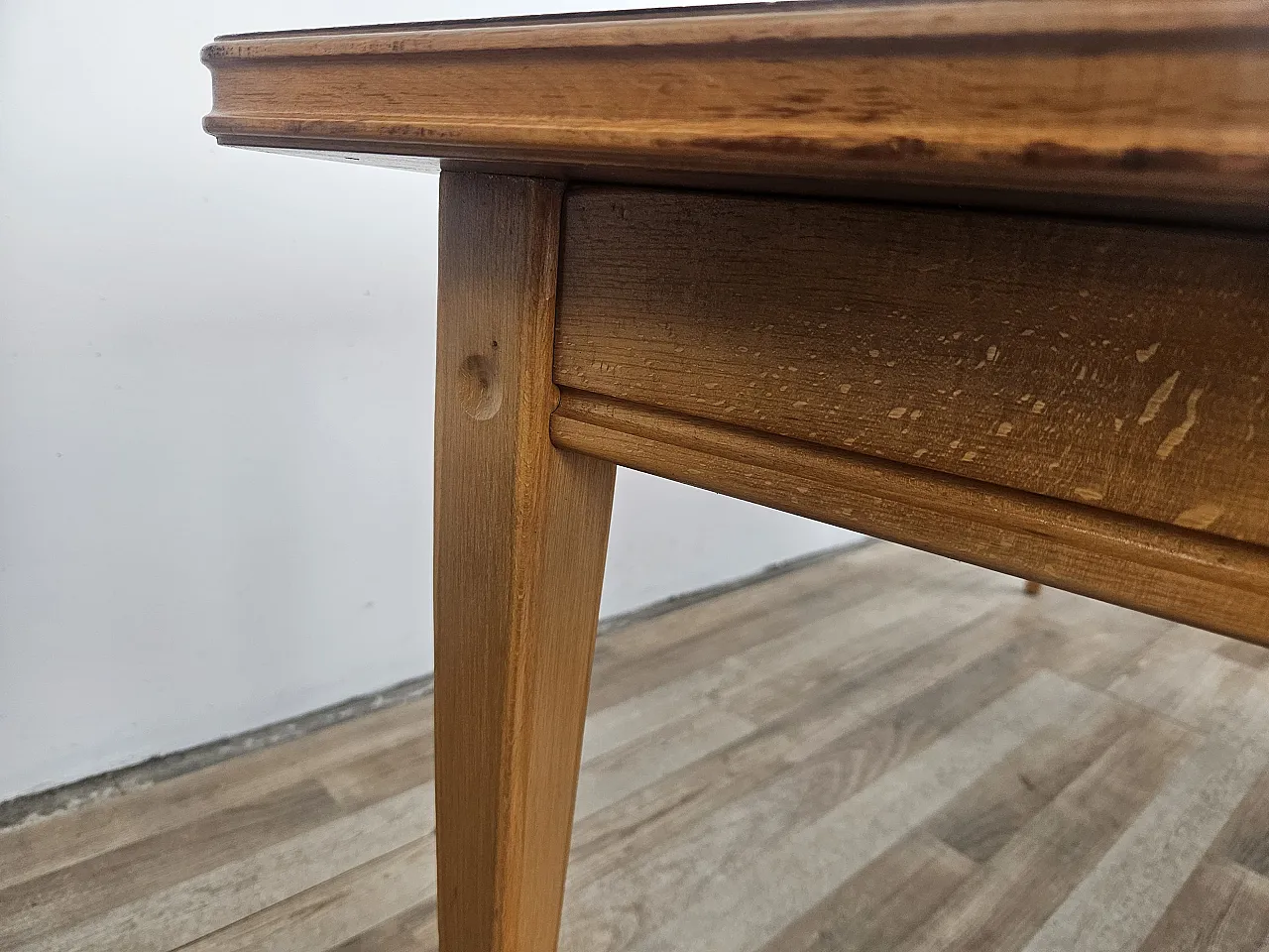 Rectangular beech and oak lounge tablet with the 70s 14