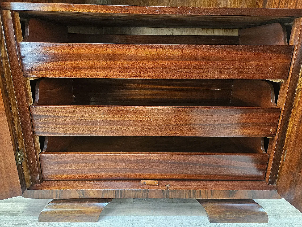 Credenza Art Decò Two doors in Moglio's Radica 1930s 19