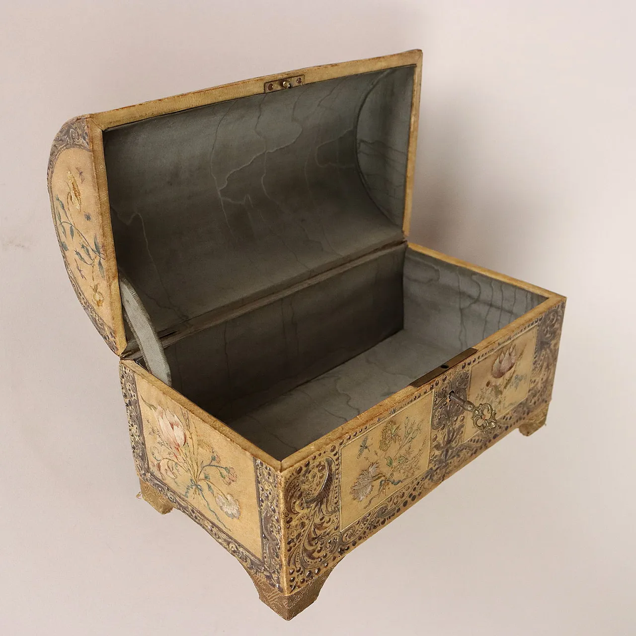 Cofanetto in legno rivestito in pergamena, '800 3