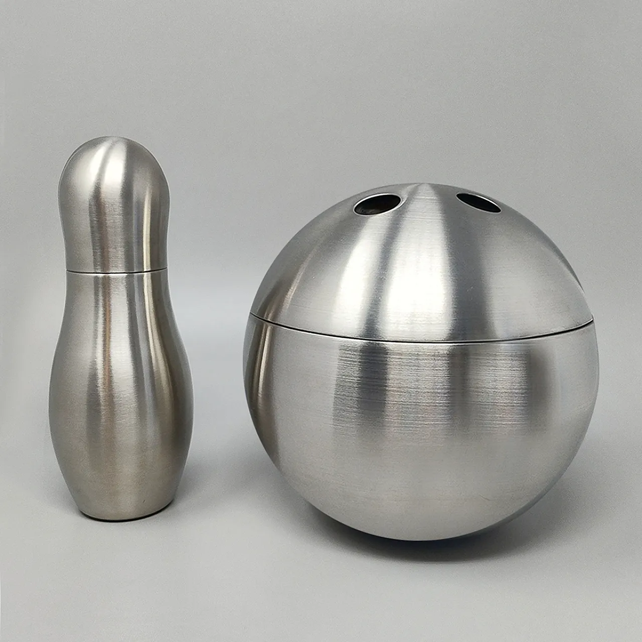 "Bowling" cocktail shaker with ice bucket Tauma by Guzzini, 1970s 2