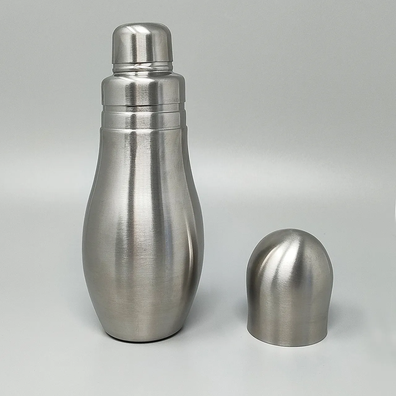 "Bowling" cocktail shaker with ice bucket Tauma by Guzzini, 1970s 4