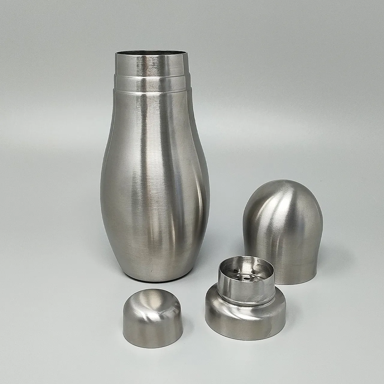 "Bowling" cocktail shaker with ice bucket Tauma by Guzzini, 1970s 6