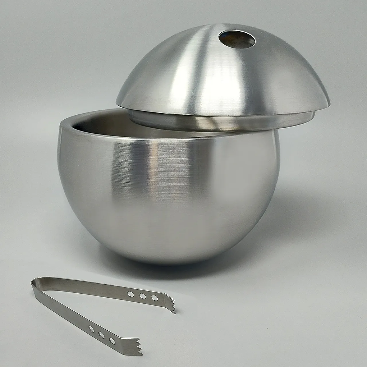 "Bowling" cocktail shaker with ice bucket Tauma by Guzzini, 1970s 9