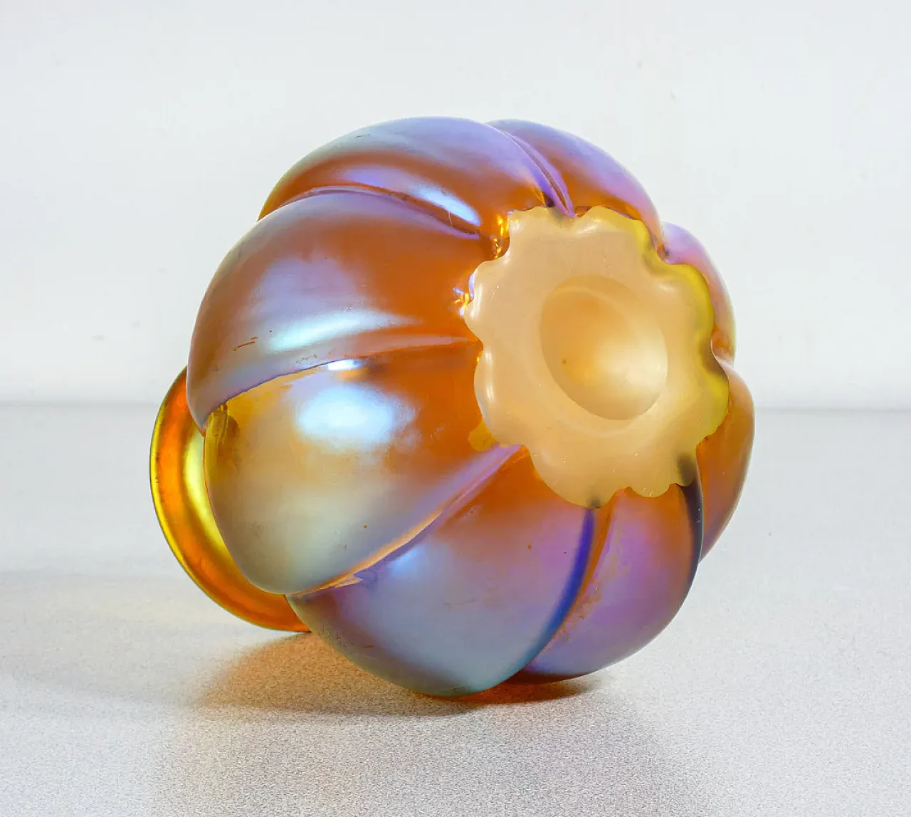 Vaso in vetro soffiato iridescente, primo '900 7