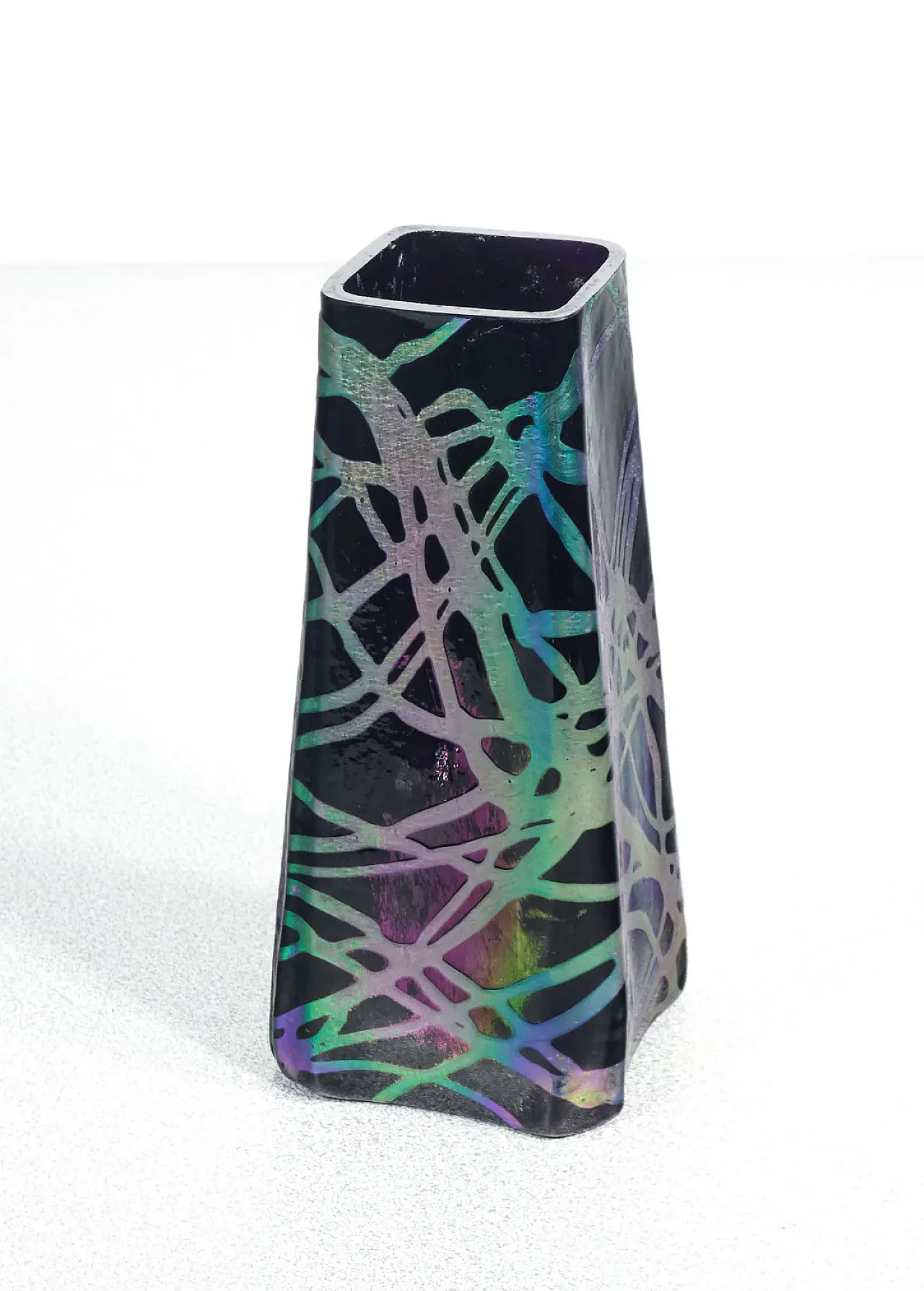 Vaso in vetro soffiato iridescente, anni '10 3