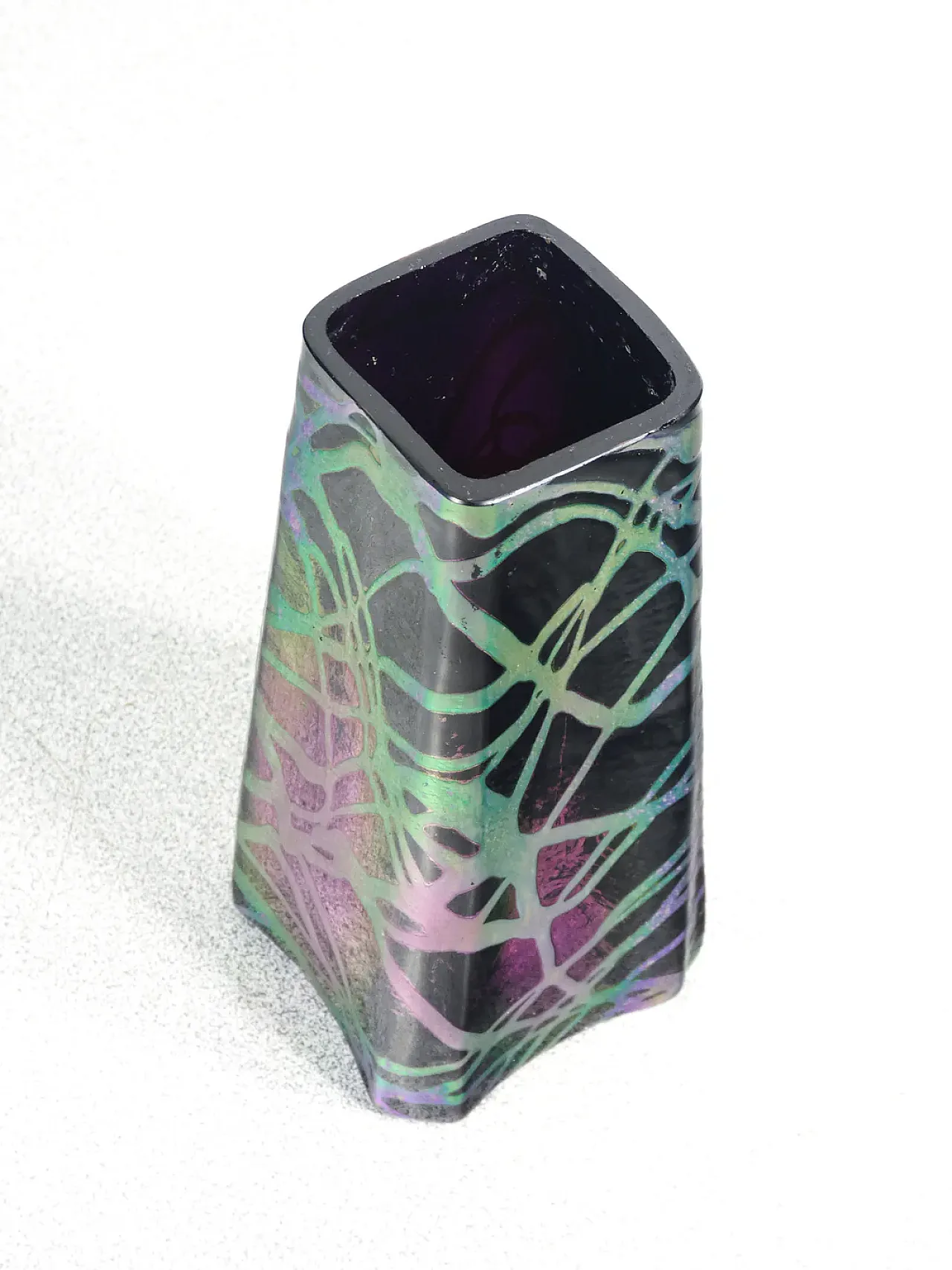 Vaso in vetro soffiato iridescente, anni '10 6