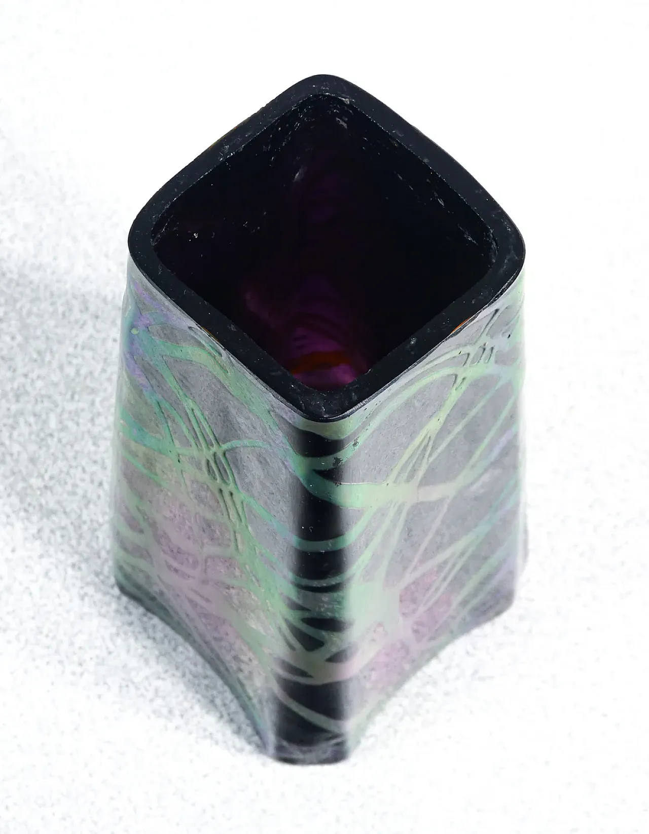 Vaso in vetro soffiato iridescente, anni '10 7