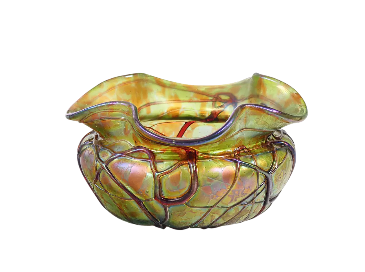 Vaso in vetro soffiato iridescente, anni '10 9