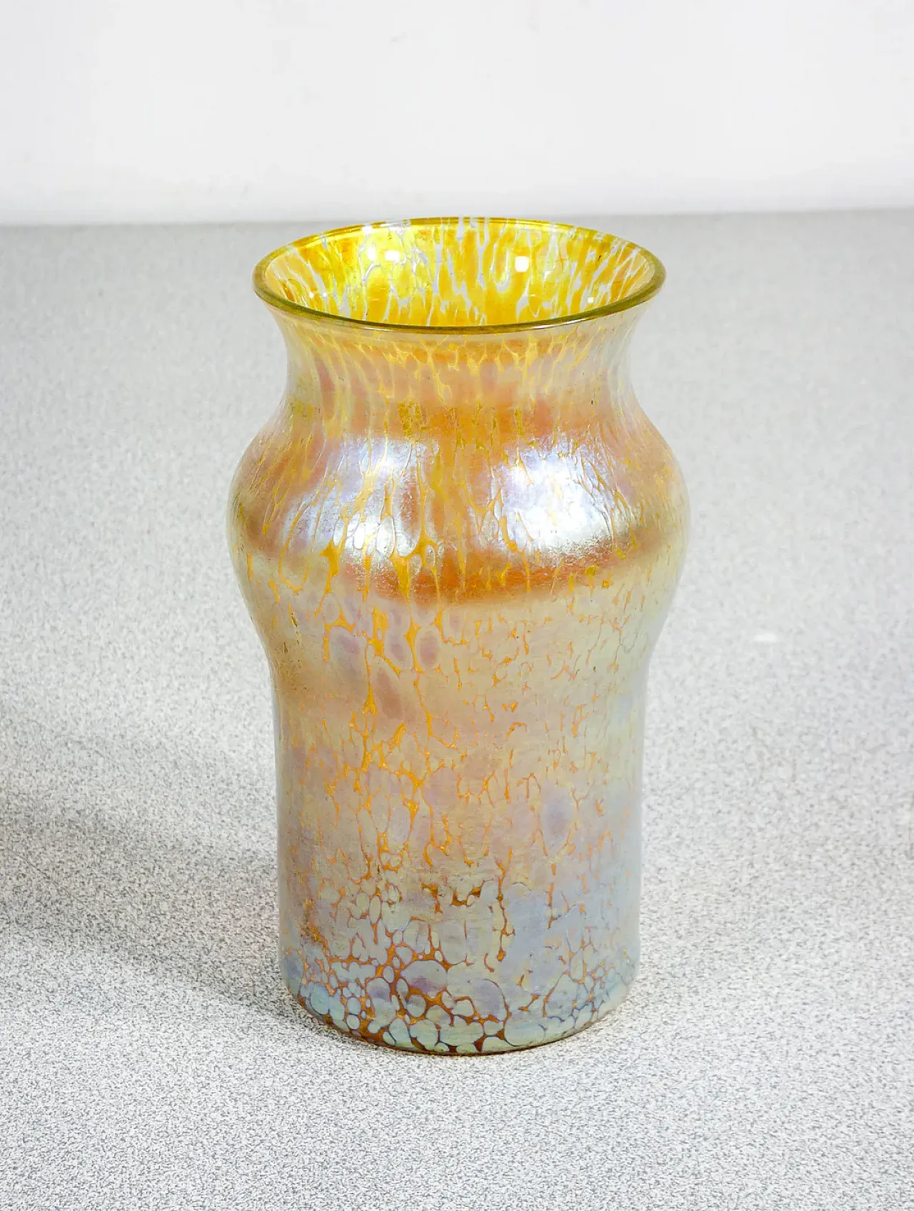 Vaso in vetro soffiato iridescente, fine '800 1