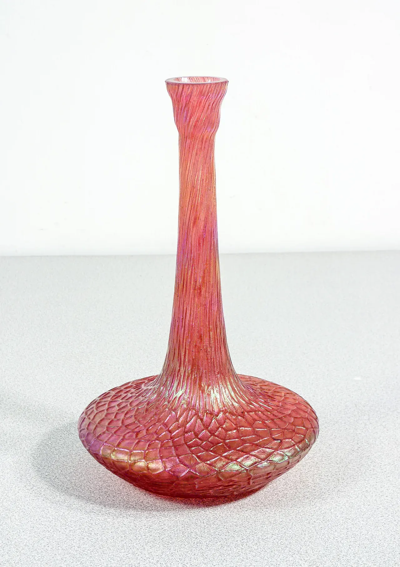 Vaso in vetro soffiato iridescente, fine '800 1