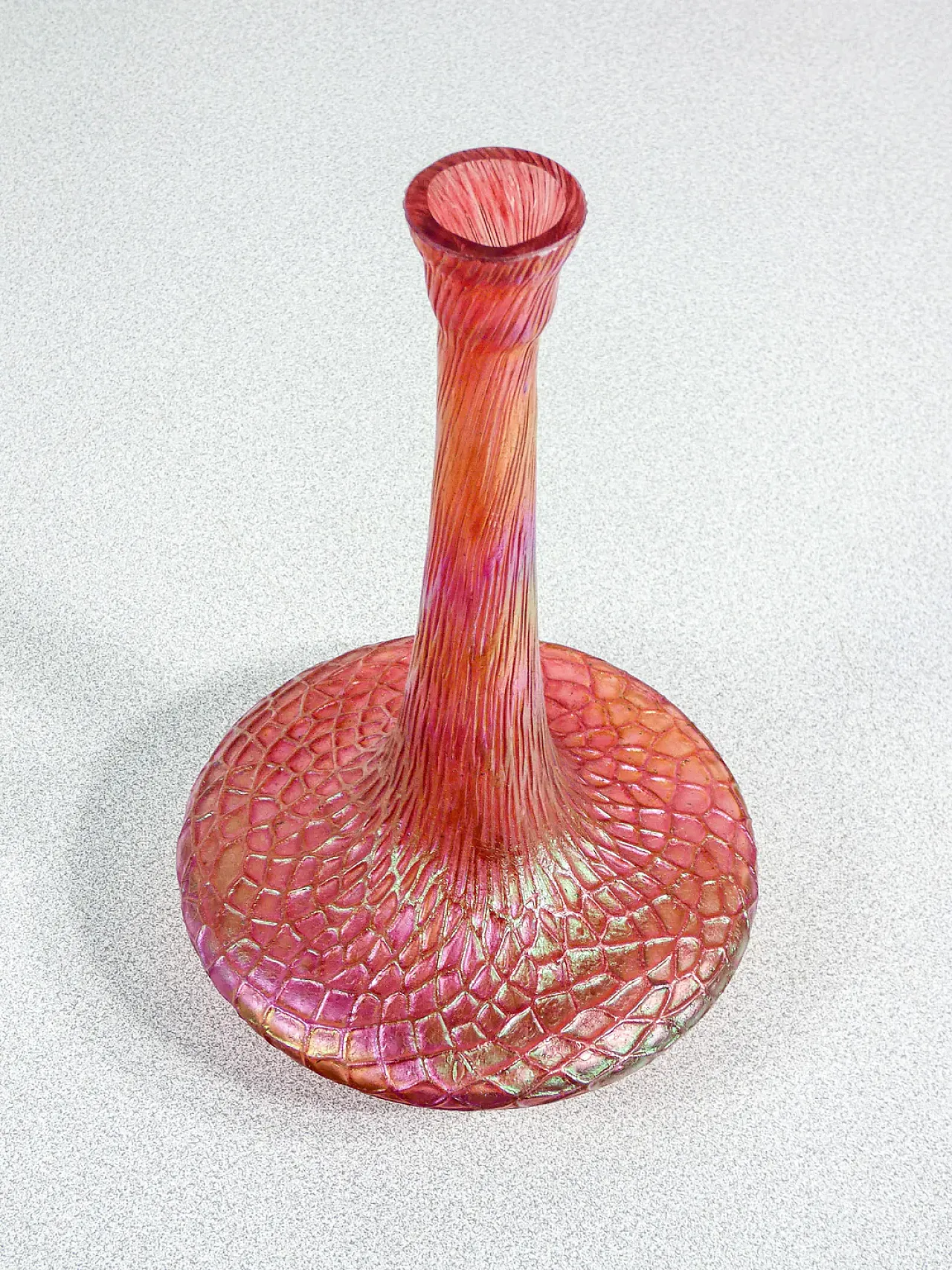 Vaso in vetro soffiato iridescente, fine '800 3