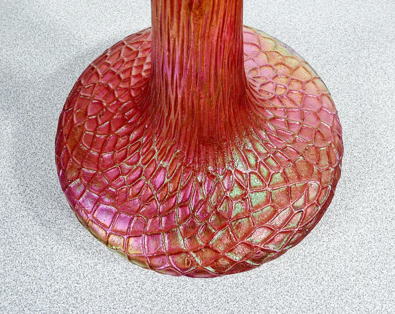 Vaso in vetro soffiato iridescente, fine '800 4