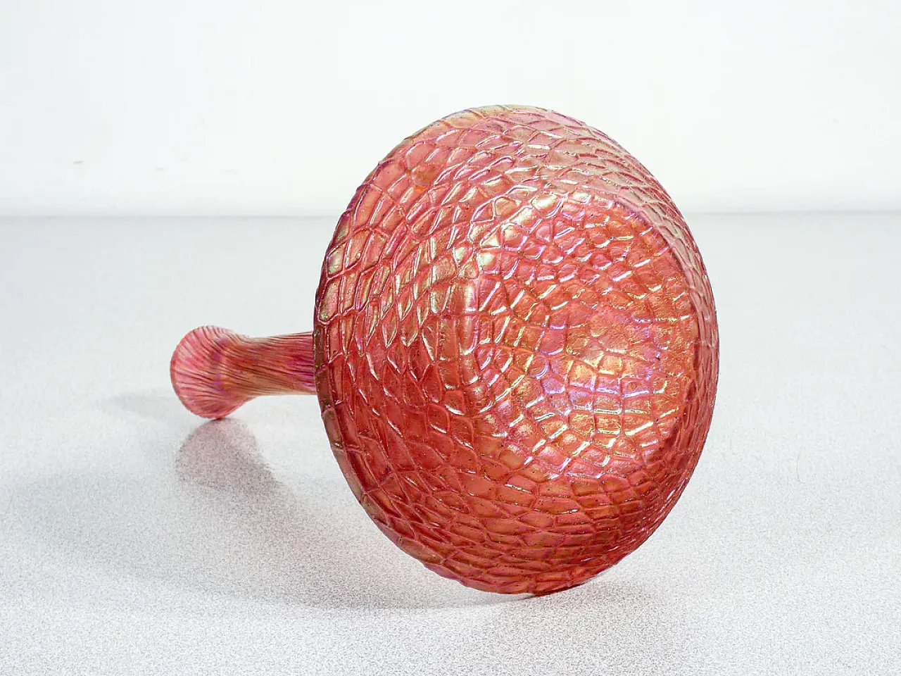 Vaso in vetro soffiato iridescente, fine '800 6