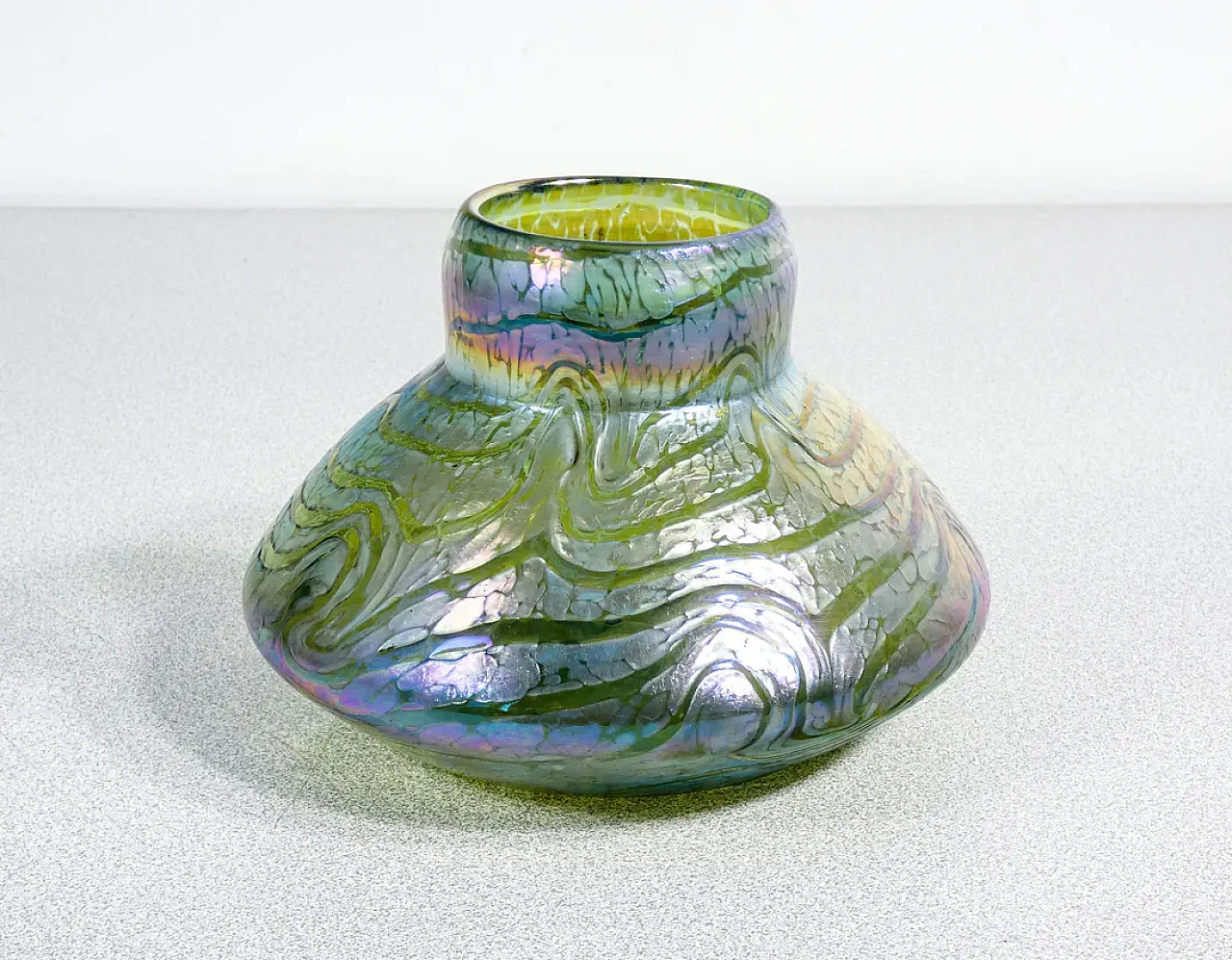 Iridescent blown glass vase, late 19th century 1