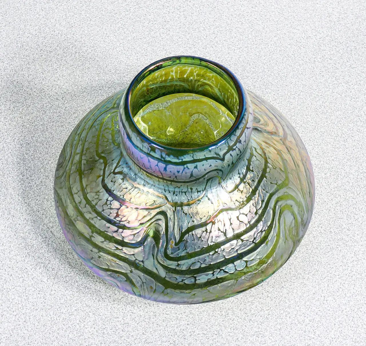 Iridescent blown glass vase, late 19th century 5
