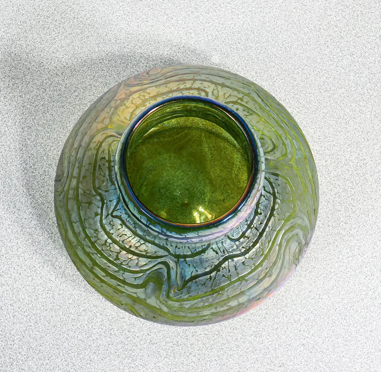Iridescent blown glass vase, late 19th century 6