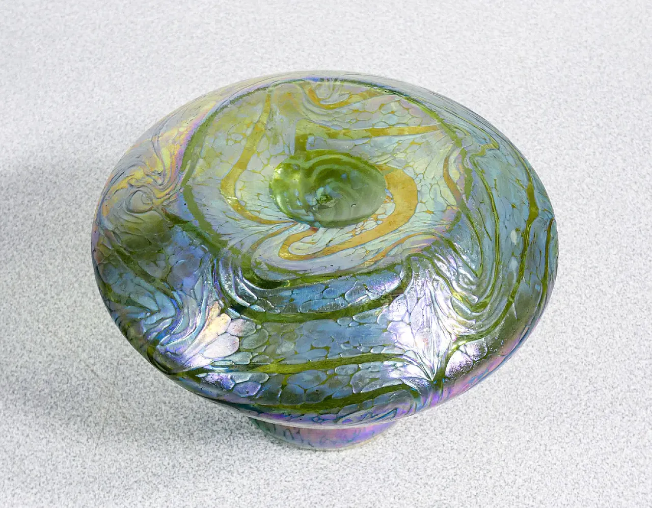 Iridescent blown glass vase, late 19th century 8