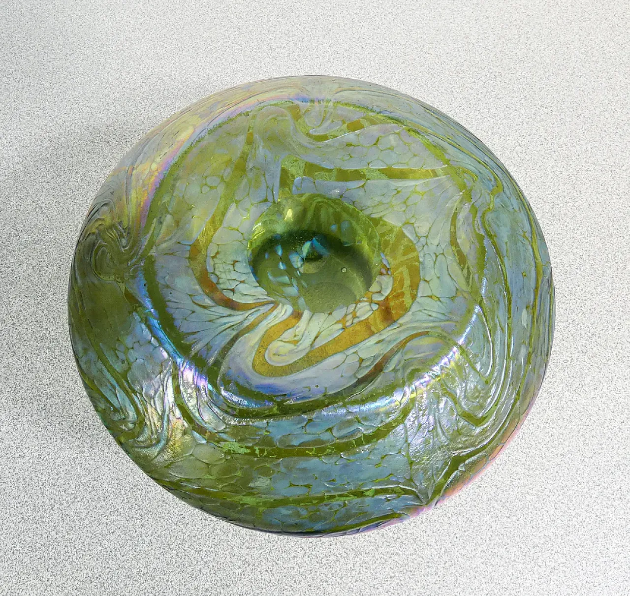 Iridescent blown glass vase, late 19th century 9