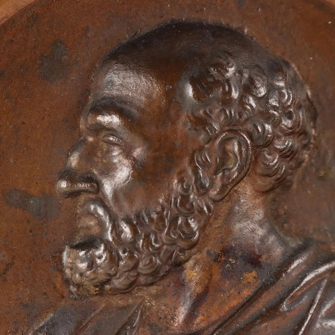 Coppia di tondi in bronzo con cornice in noce, fine '800 7