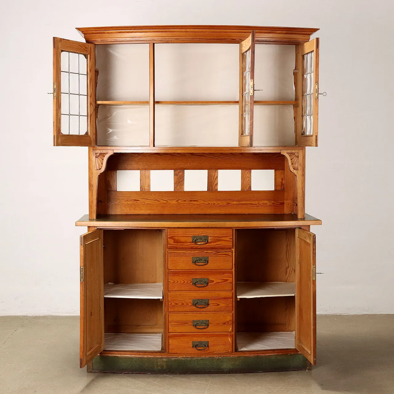 Credenza Liberty in larice con vetrate artistiche, fine '800 3