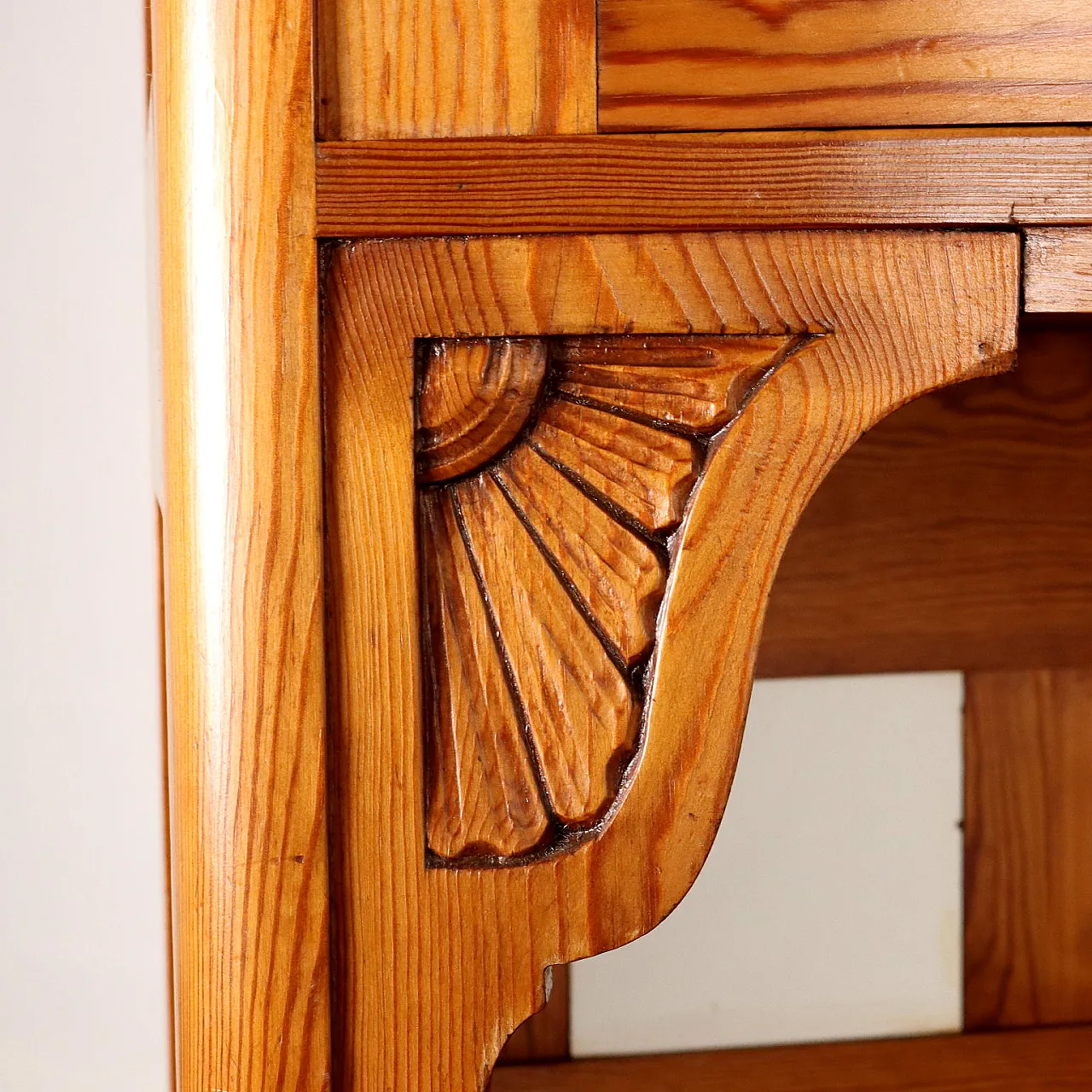 Credenza Liberty in larice con vetrate artistiche, fine '800 6