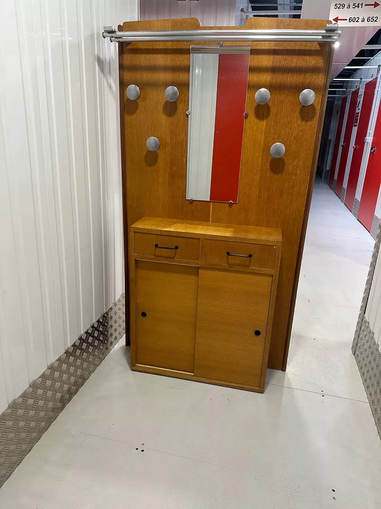 Ingresso guardaroba scandinavo in legno, '900 3