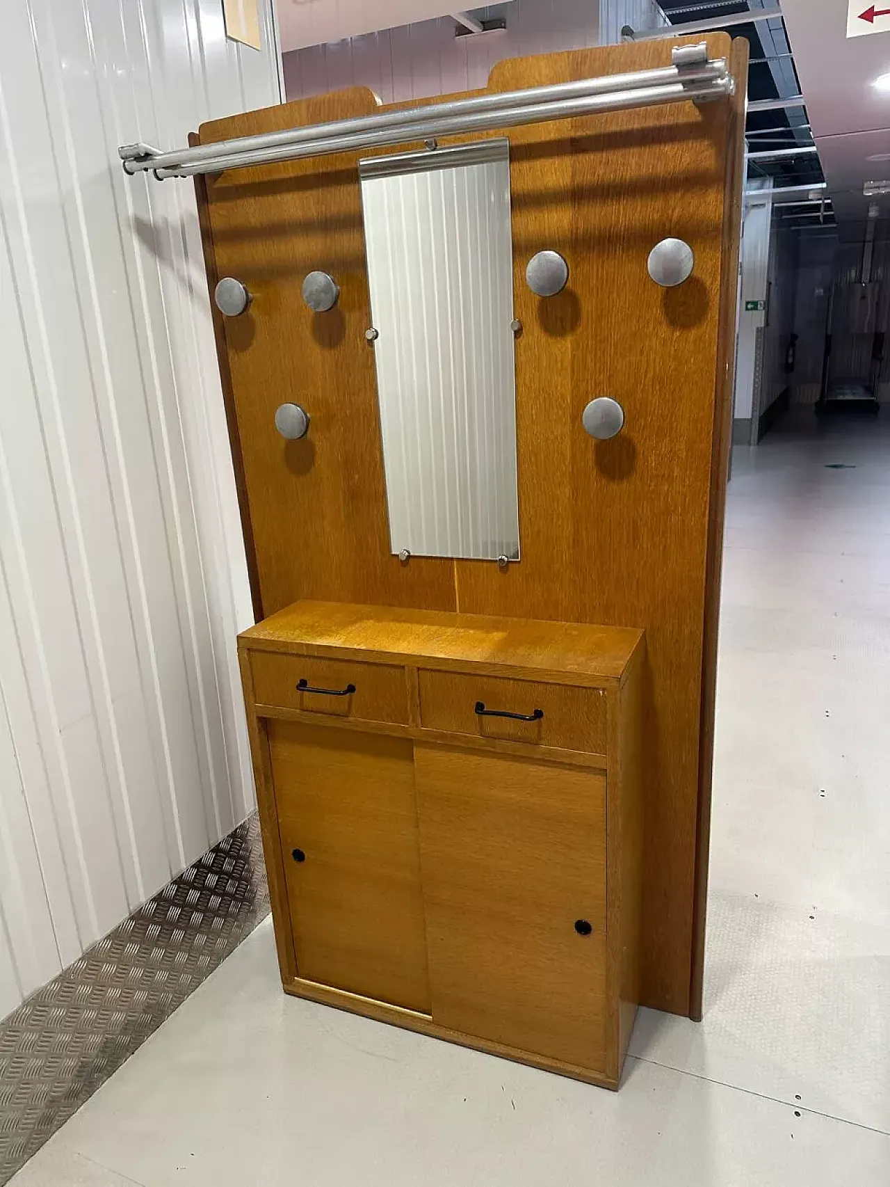 Ingresso guardaroba scandinavo in legno, '900 5