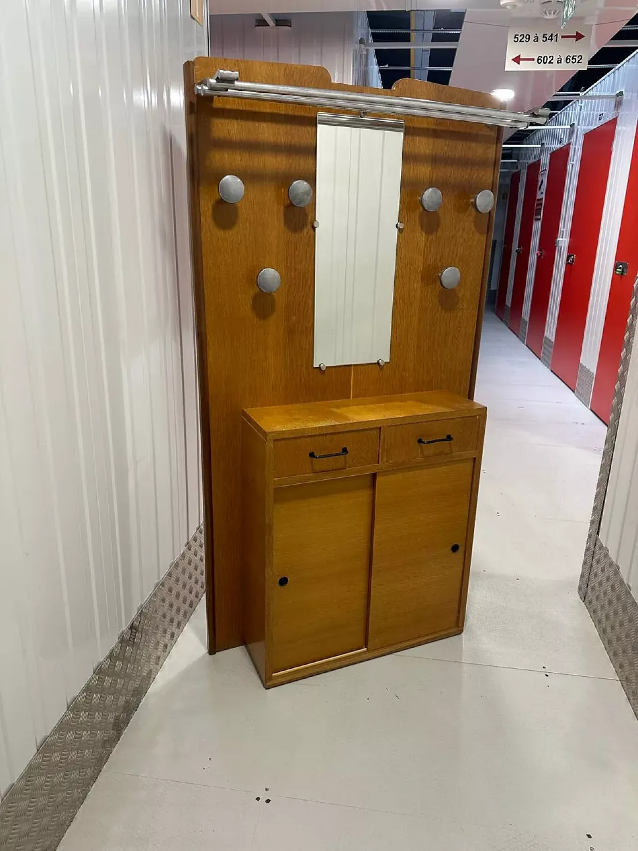 Ingresso guardaroba scandinavo in legno, '900 6