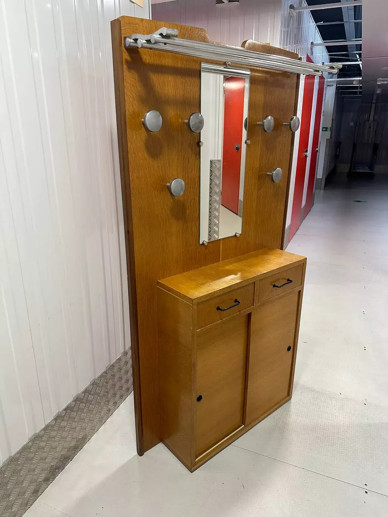 Ingresso guardaroba scandinavo in legno, '900 8