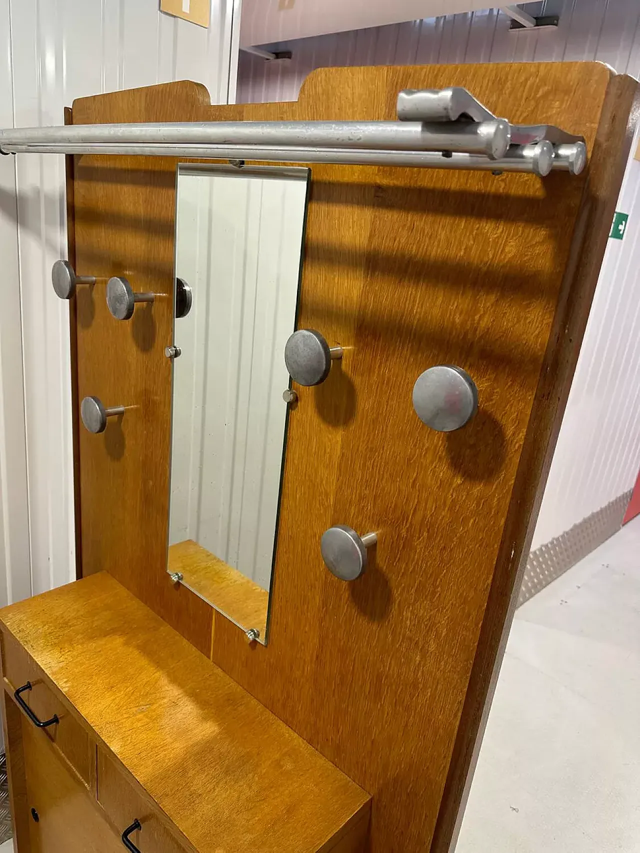 Ingresso guardaroba scandinavo in legno, '900 17