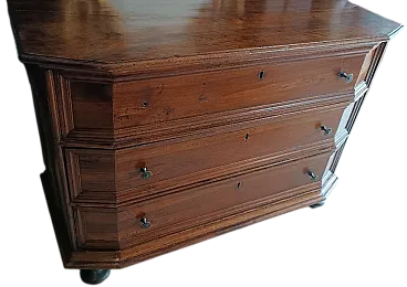 Walnut shapeless chest of drawers, 17th Century | intOndo