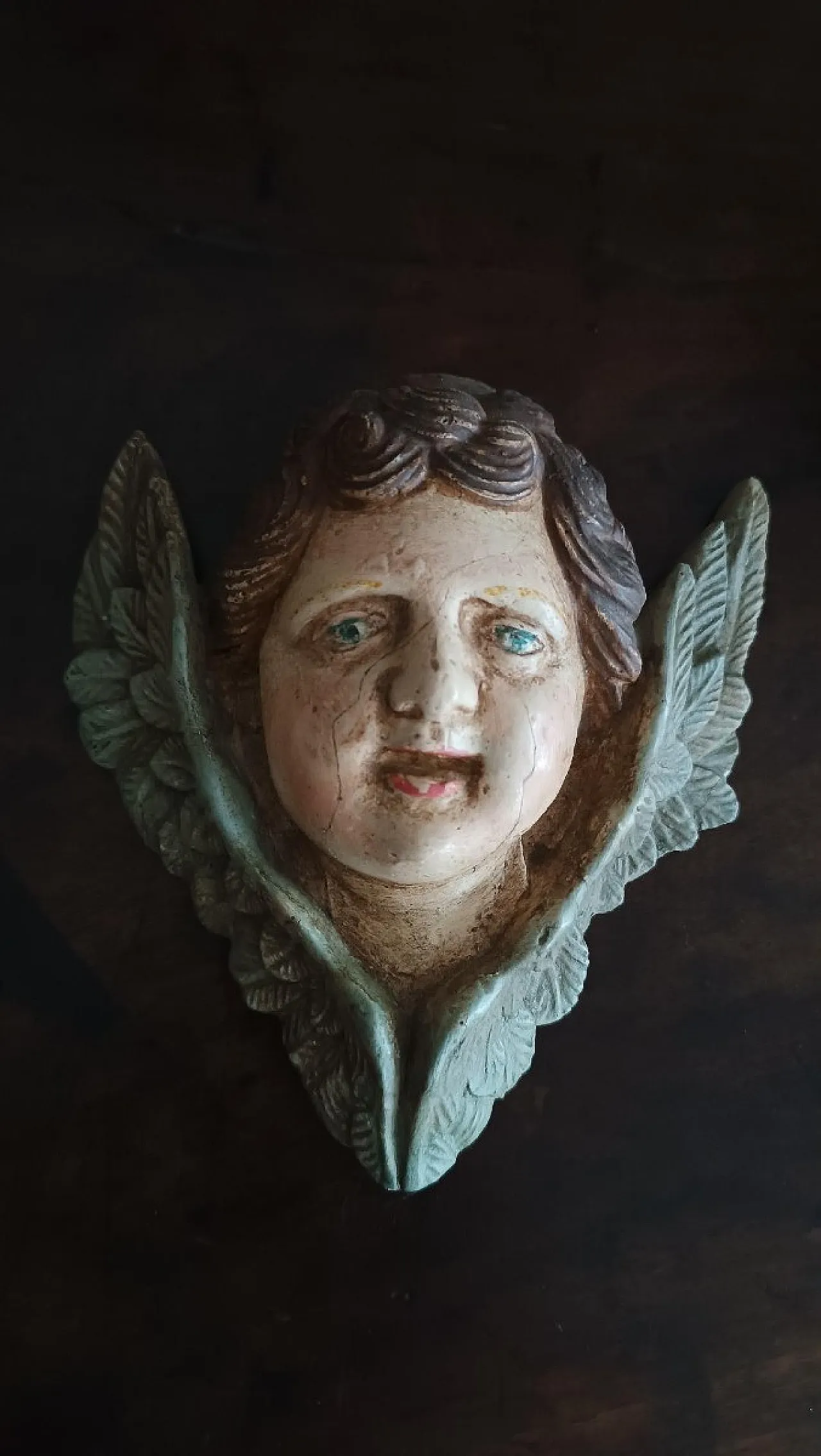 Coppia di volti d'angelo in gesso e legno policromo, fine '800 2