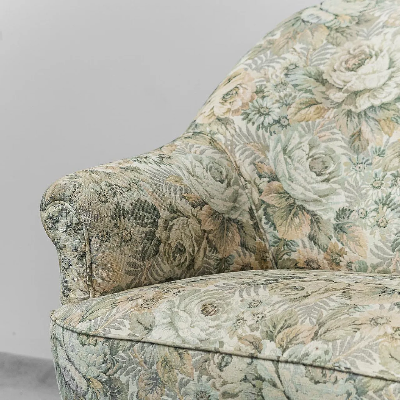2 seats in fabric with floral imagination, 50s 2