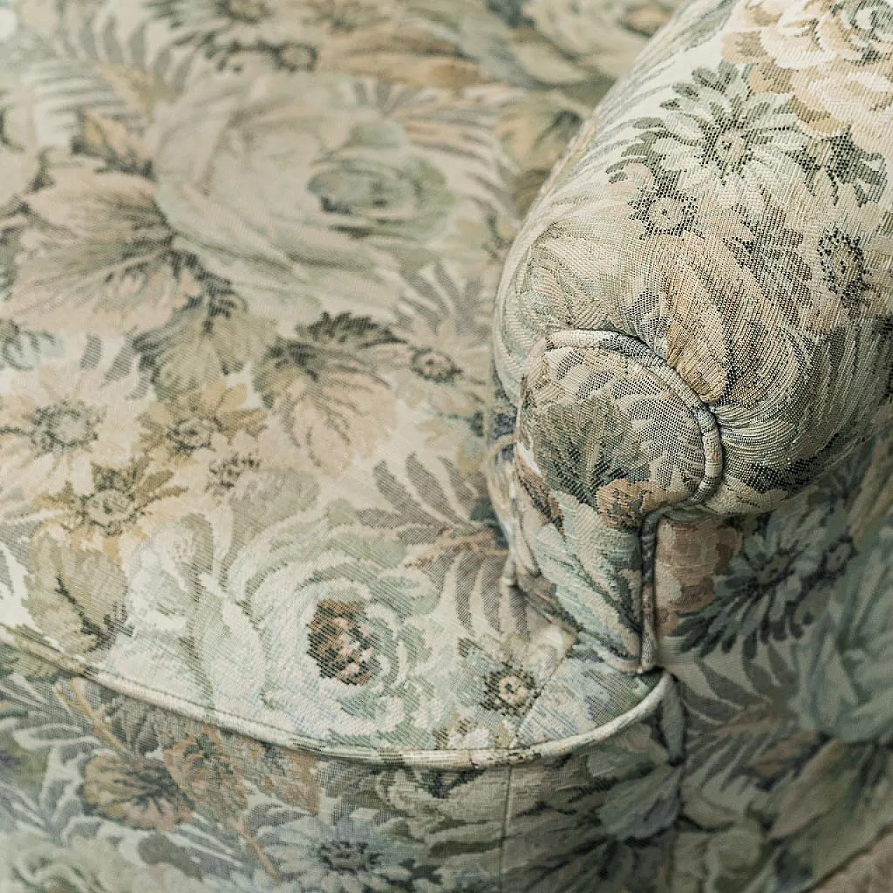 2 seats in fabric with floral imagination, 50s 12