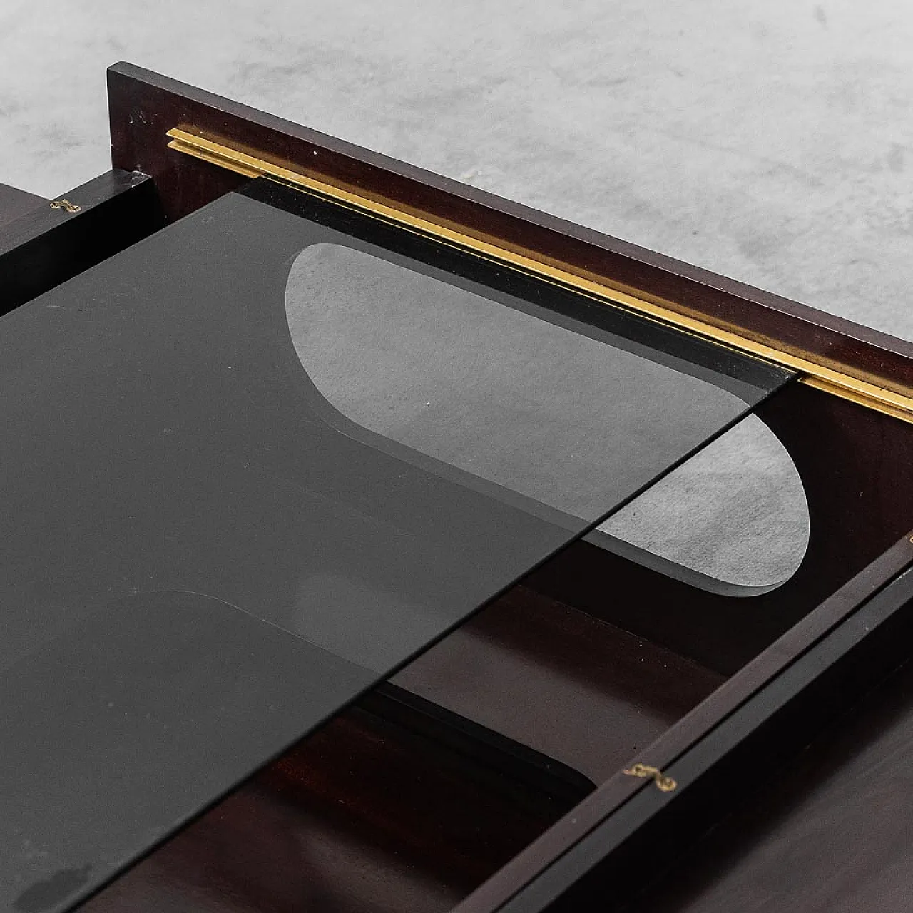 Tavolino da caffè apribile in legno e vero fumé, anni 70 4