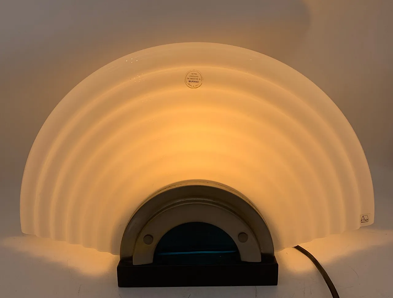 Lampada da tavolo in metallo e vetro di Murano, anni '70 6