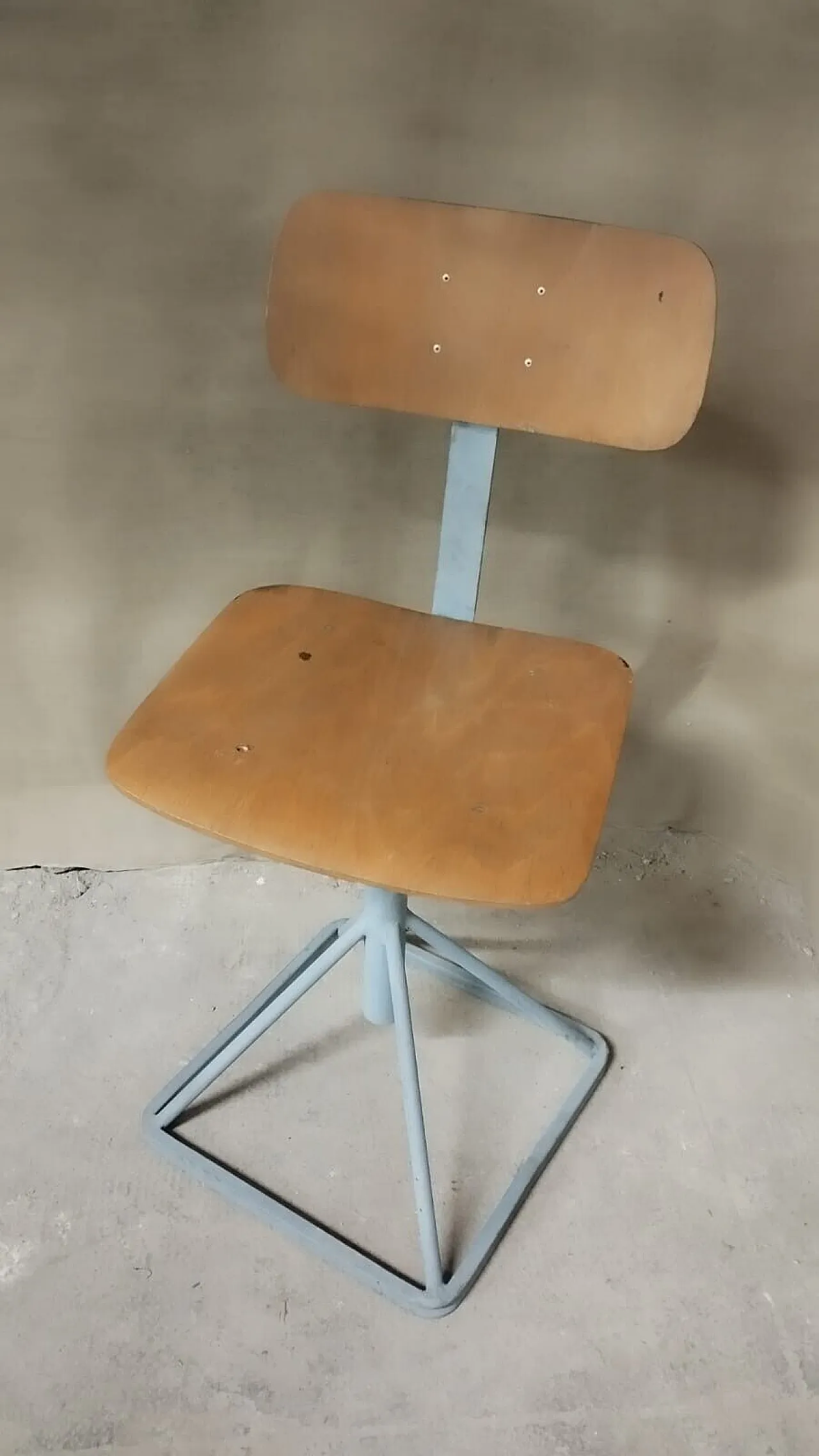 Swivel and adjustable industrial stool, 1960s 2