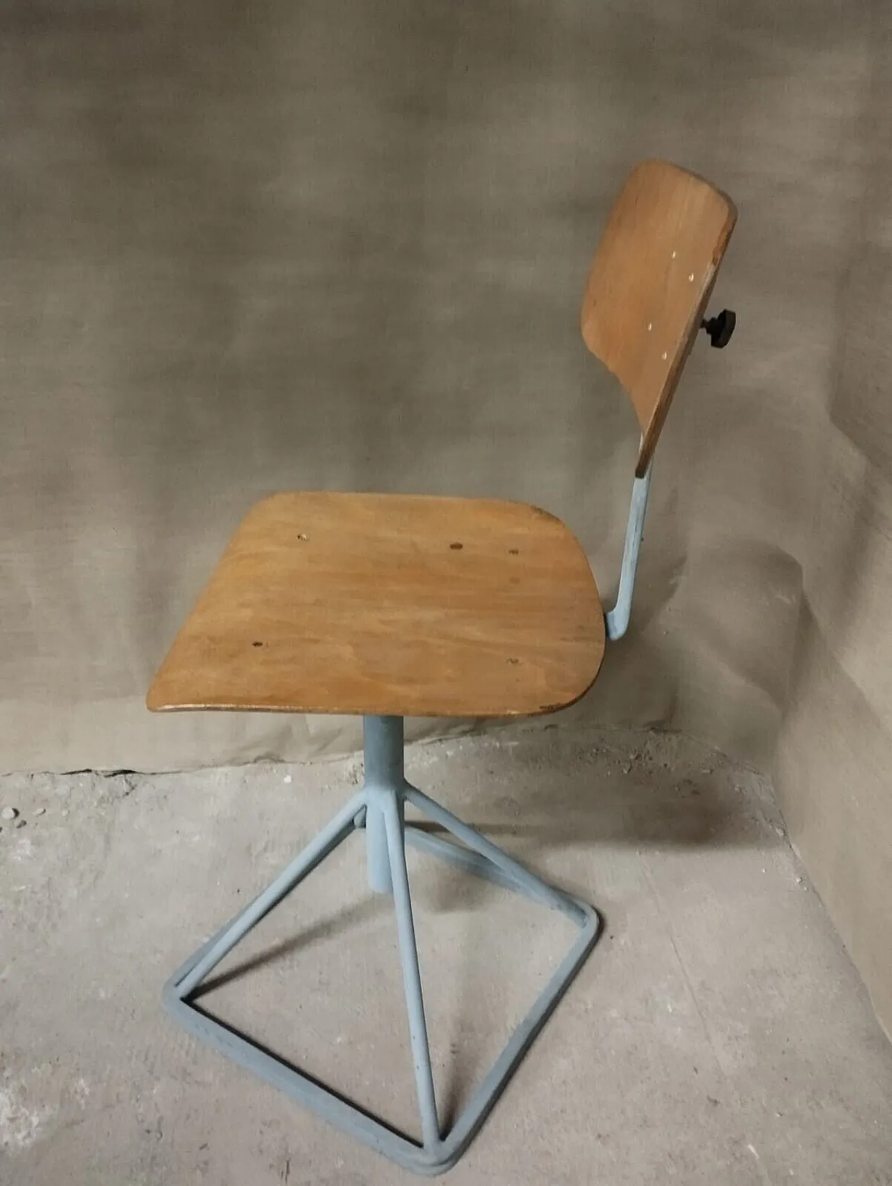 Swivel and adjustable industrial stool, 1960s 4