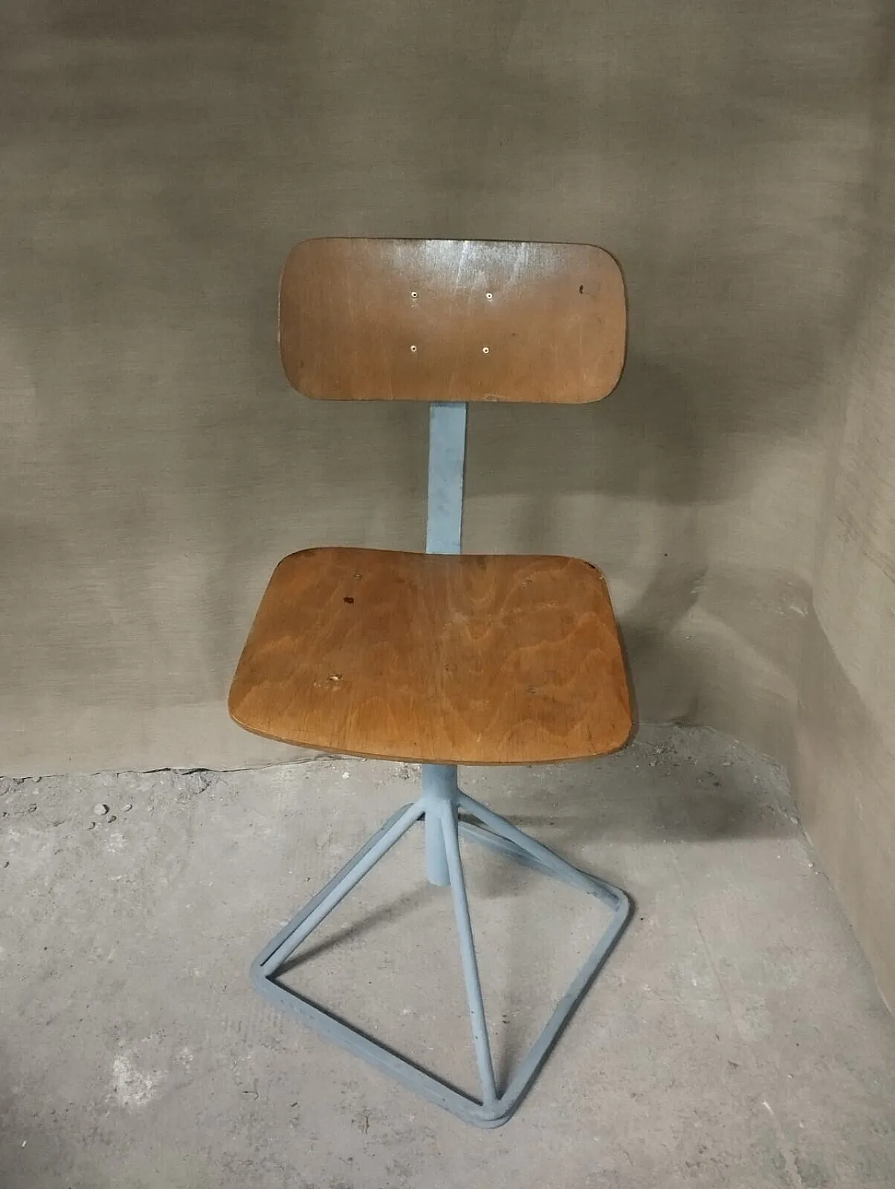 Swivel and adjustable industrial stool, 1960s 6