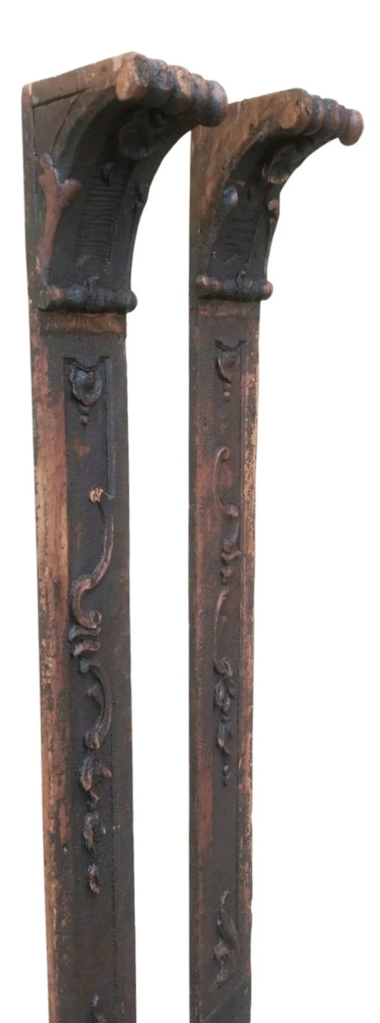 Pair of carved wooden capitals, mid-18th century 2