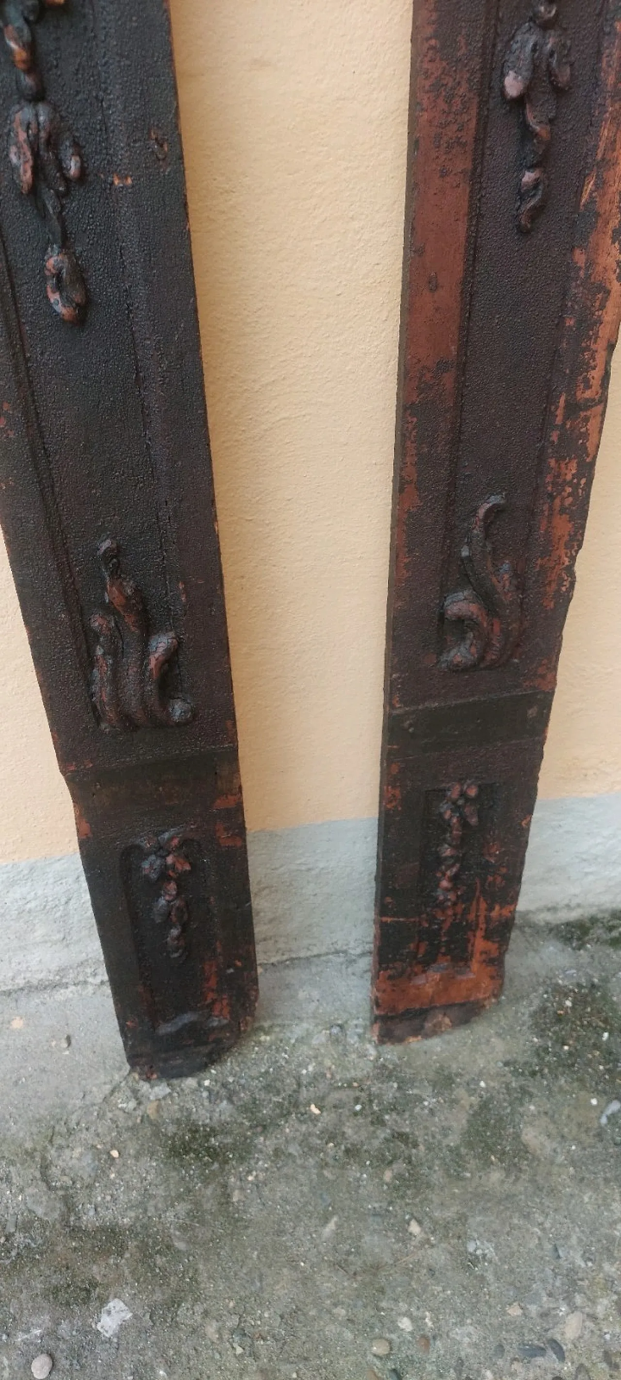 Pair of carved wooden capitals, mid-18th century 9