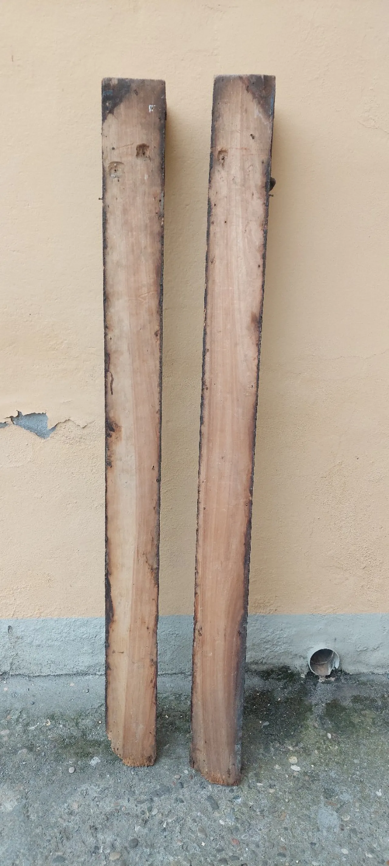 Pair of carved wooden capitals, mid-18th century 10