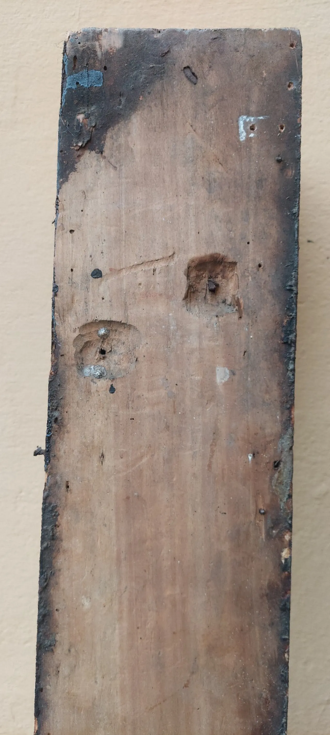 Pair of carved wooden capitals, mid-18th century 11