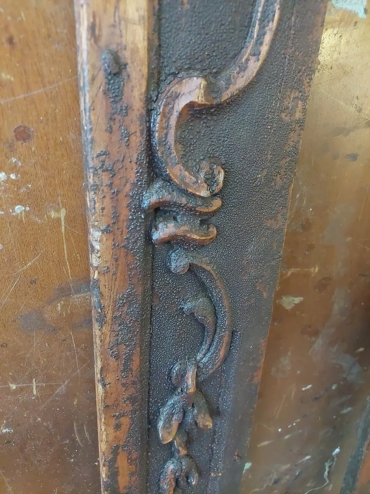 Pair of carved wooden capitals, mid-18th century 13