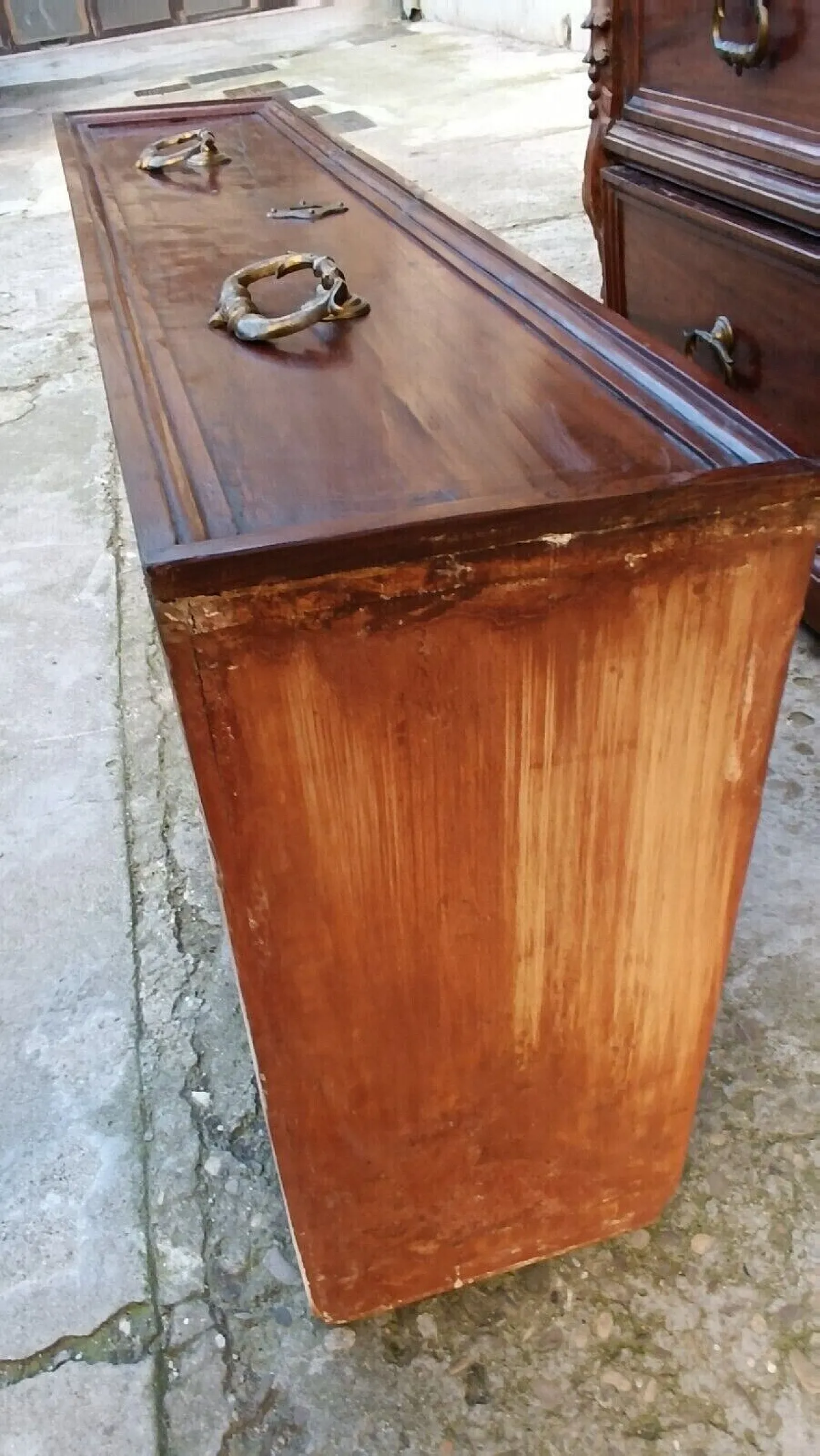 Cassettone in noce massello, '600 3