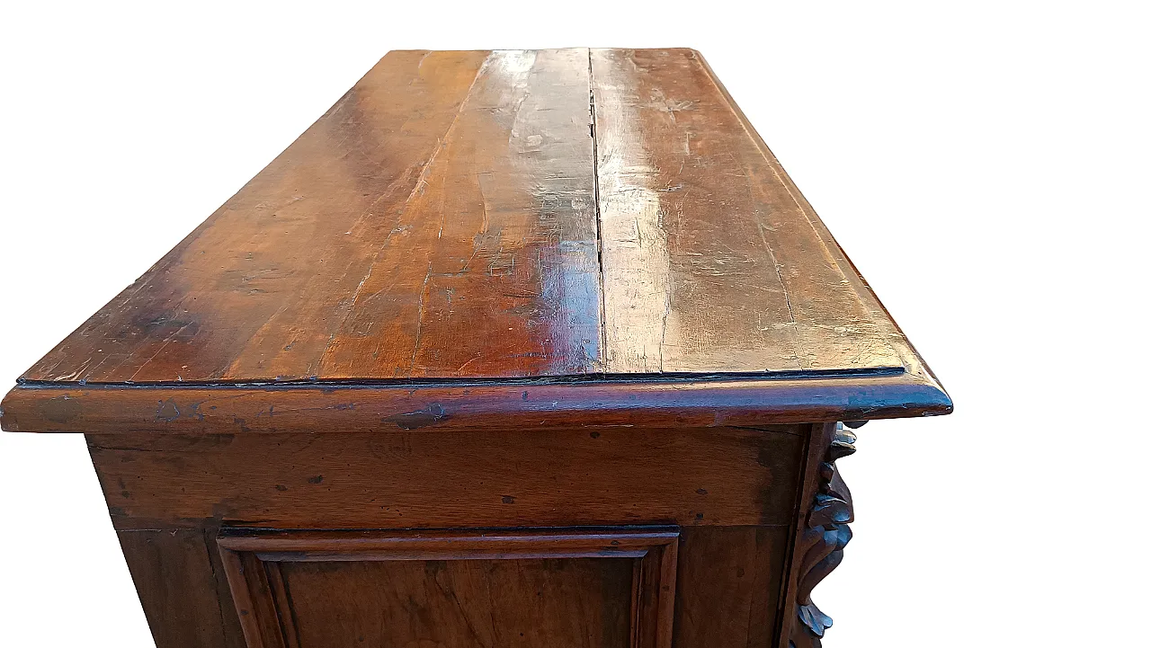 Cassettone in noce massello, '600 10